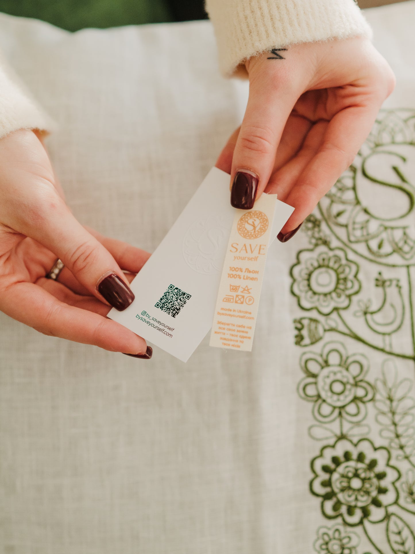 Linen pillowcase with embroidery and woolen tassels DEREVO RODU, 45x45 cm