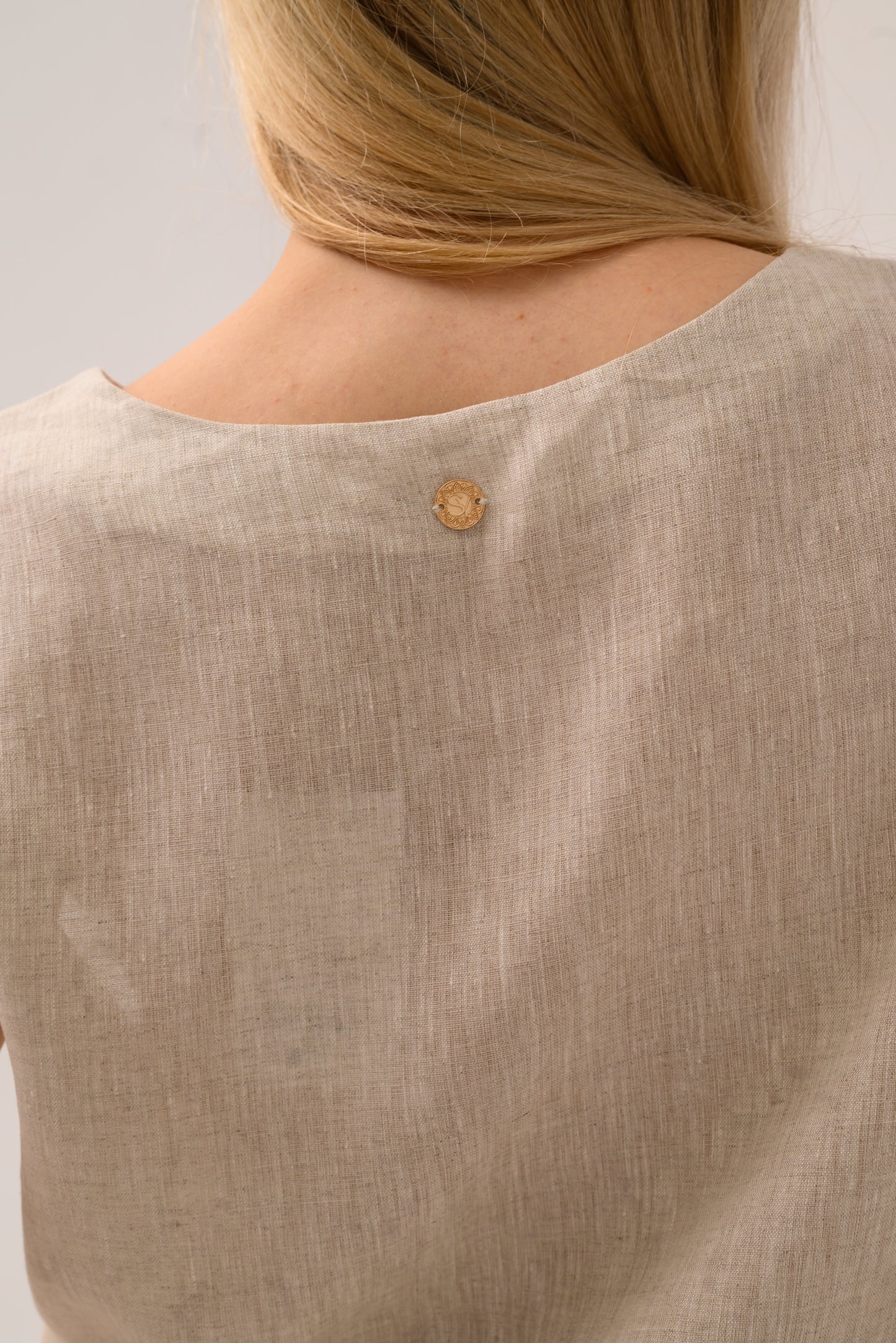 Lightweight vest made of high quality linen