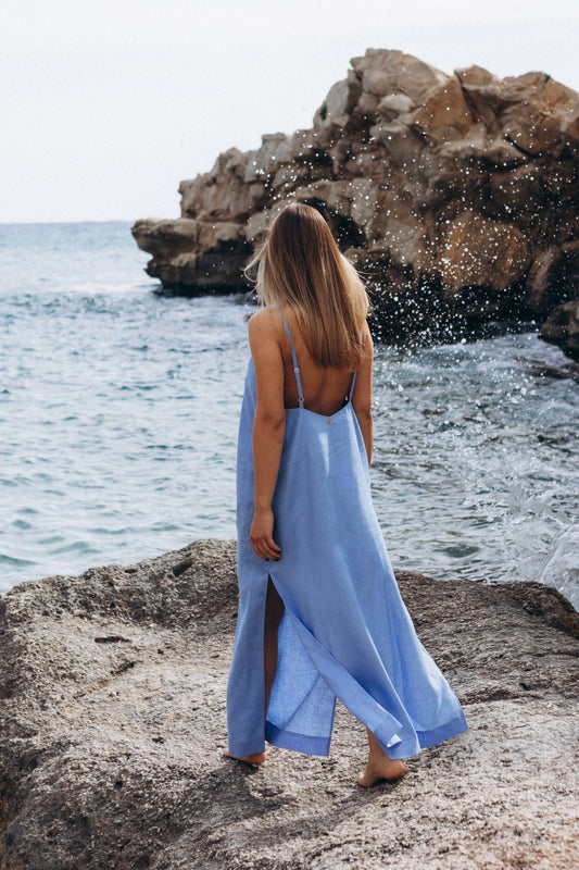 Blue maxi dress with straps made of 100% linen