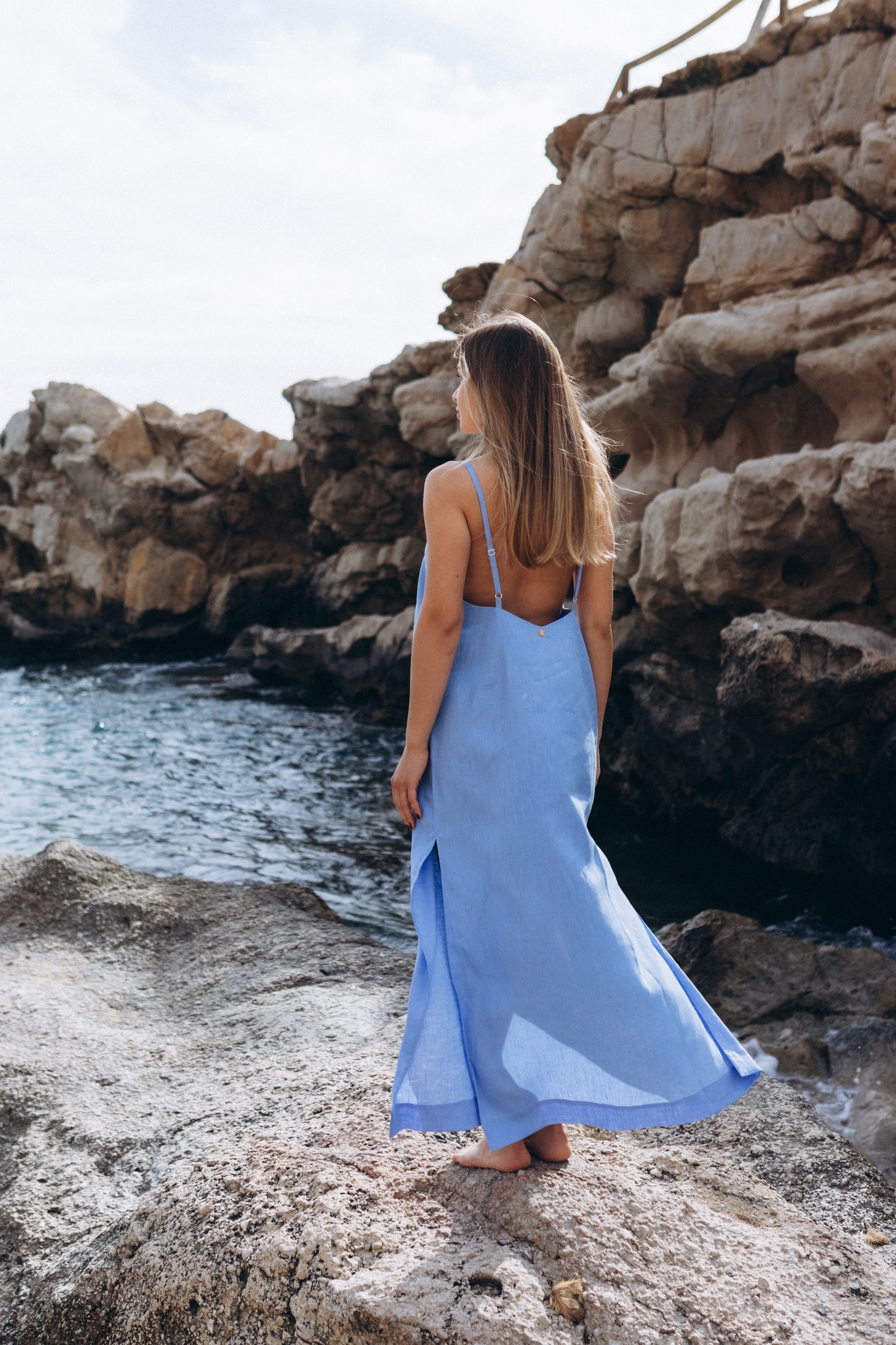 Blue maxi dress with straps made of 100% linen