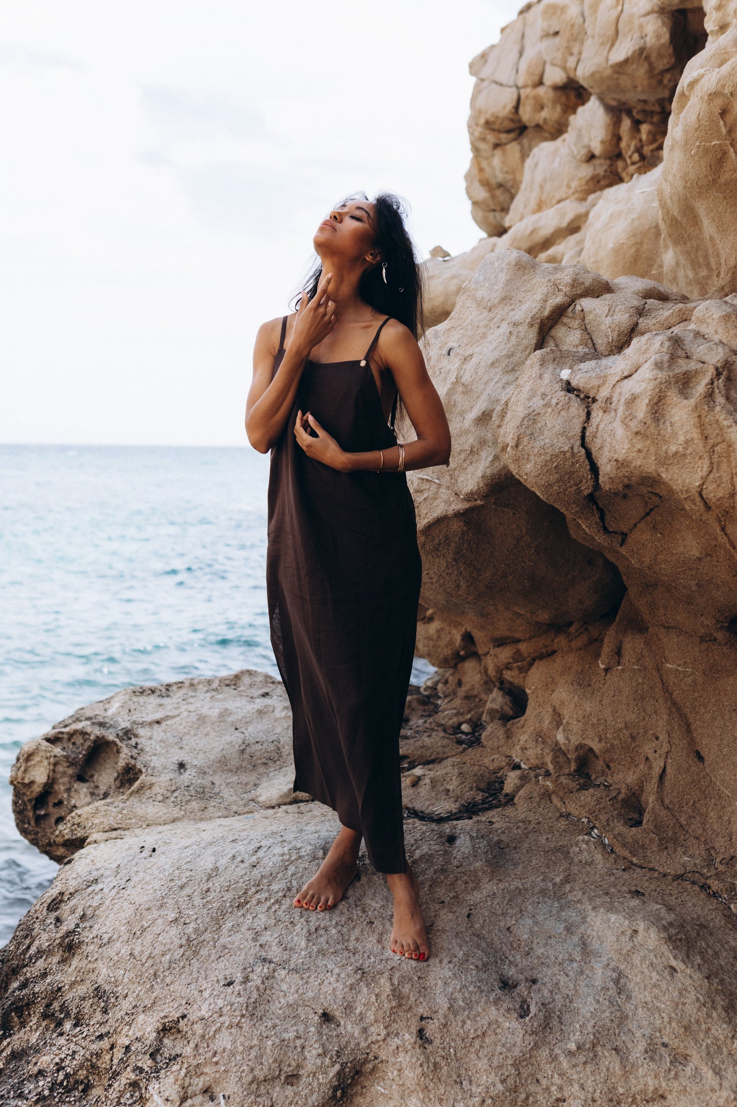 Chocolate maxi dress with straps made of 100% linen