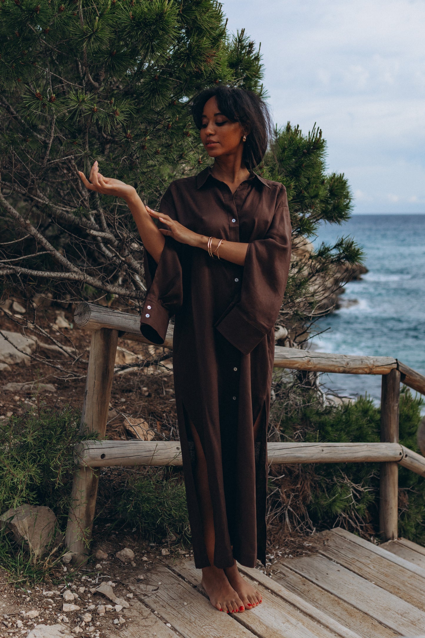 Chocolate maxi dress with a shaved neckline made of 100% linen