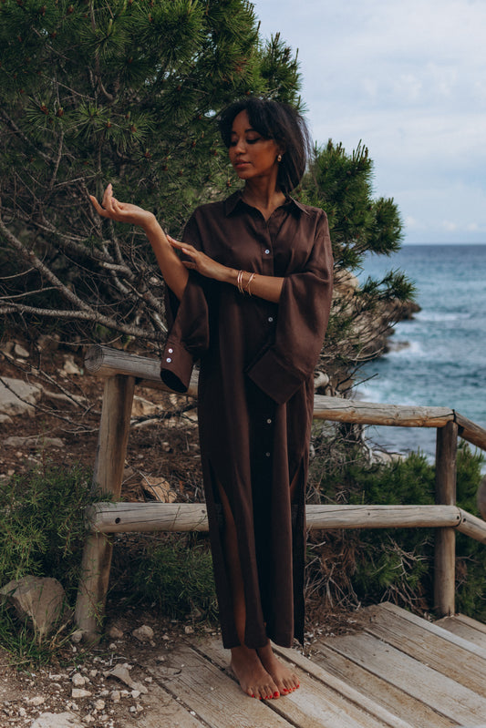 Chocolate maxi dress with a shaved neckline made of 100% linen