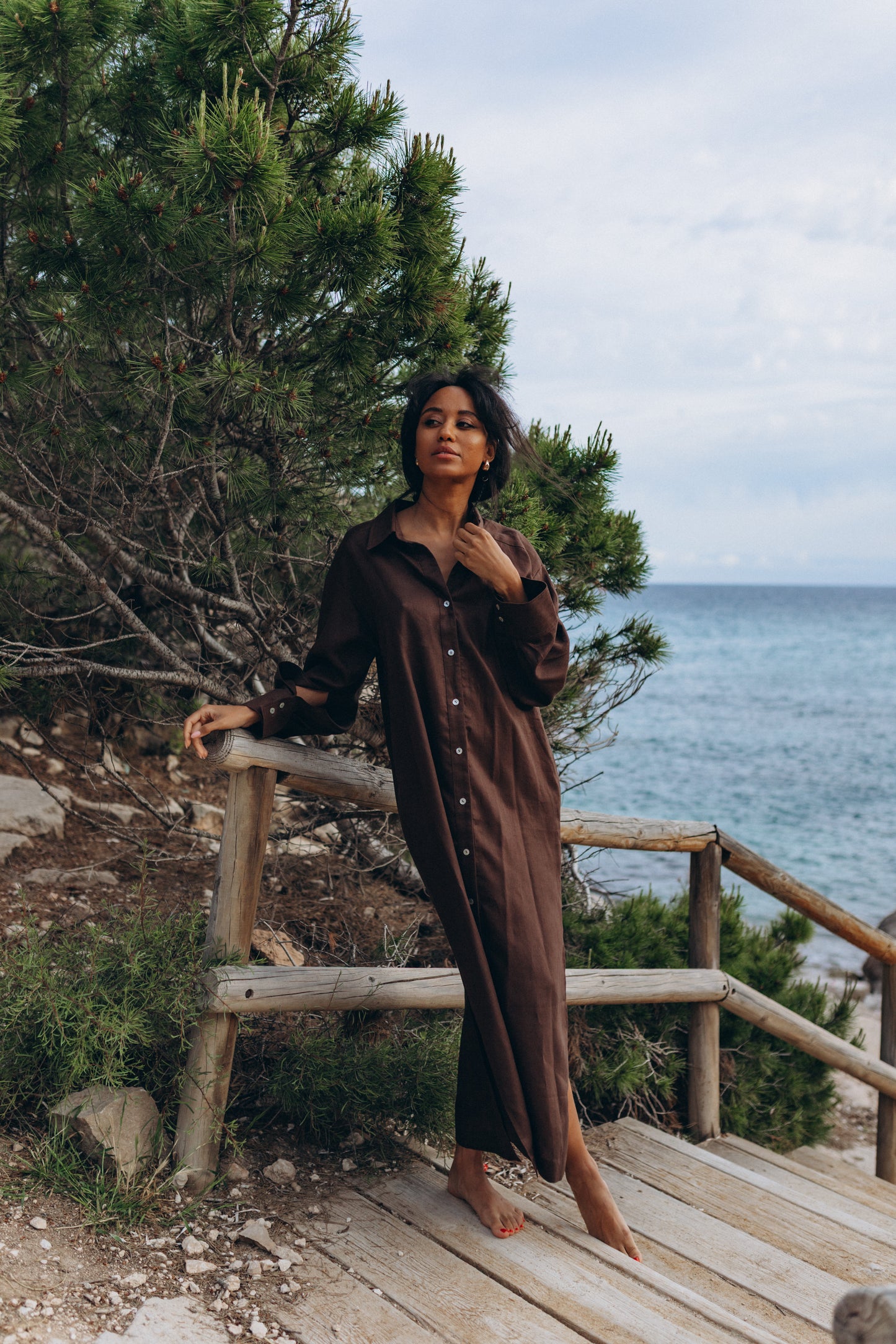 Chocolate maxi dress with a shaved neckline made of 100% linen