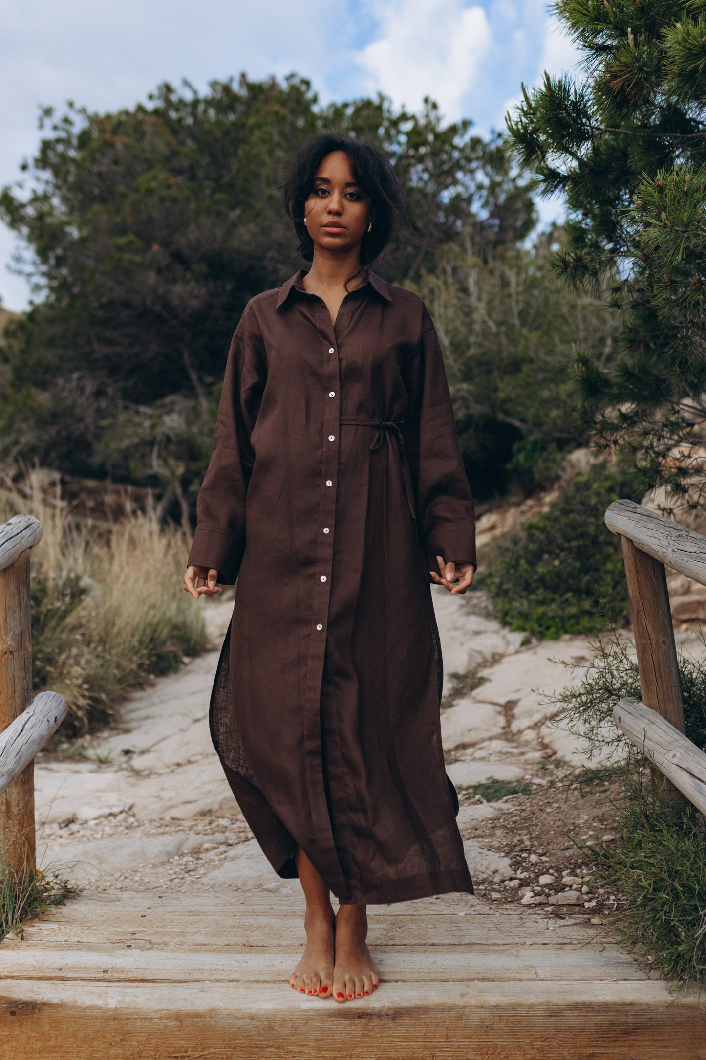 Chocolate maxi dress with a shaved neckline made of 100% linen