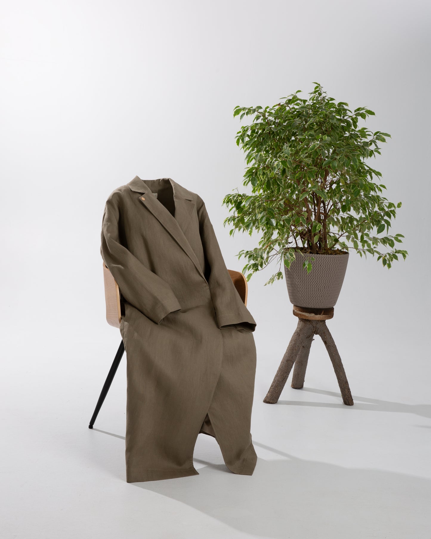 Trench coat made of 100% linen with cotton lining, beige